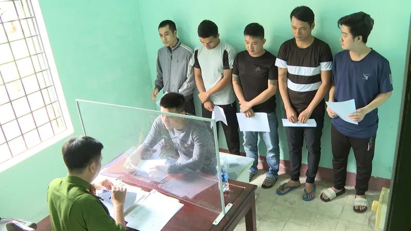 Các đối tượng trong đường dây cá độ bóng đá 14 tỷ đồng ​bị khởi tố, bắt tạm giam