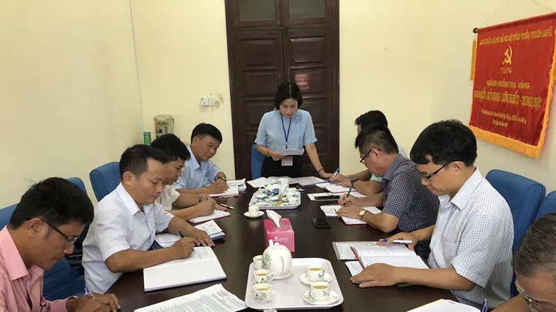Bà Phạm Thị Minh Huệ, Ủy viên Ban Thường vụ Tỉnh ủy, Chủ nhiệm Ủy ban Kiểm tra Tỉnh ủy tỉnh Thừa Thiên – Huế chủ trì cuộc họp. 