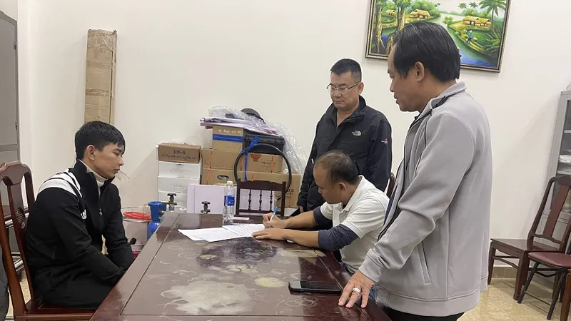 Công an đang đấu tranh với các đối tượng