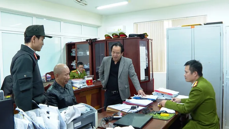Đại tá Đặng Ngọc Sơn, Phó Giám đốc Công an tỉnh Thừa Thiên - Huế trực tiếp đấu tranh với đối tượng Thiện.