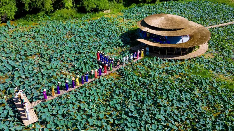 Lễ hội áo dài cộng đồng 2023 tại làng cổ Phước Tích