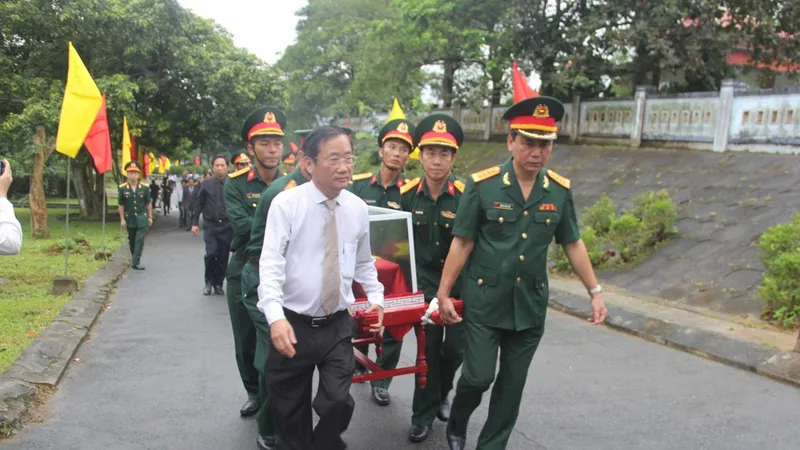 Truy điệu và an táng 30 hài cốt liệt sĩ tìm thấy ở lèn đá Cô Loong