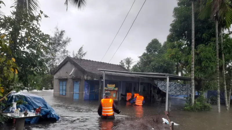 Bộ đội Biên phòng Thừa Thiên Huế ứng cứu người dân vùng thấp trũng
