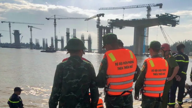 Nỗ lực tìm kiếm nạn nhân mất tích trong vụ tai nạn nghiêm trọng tại Huế