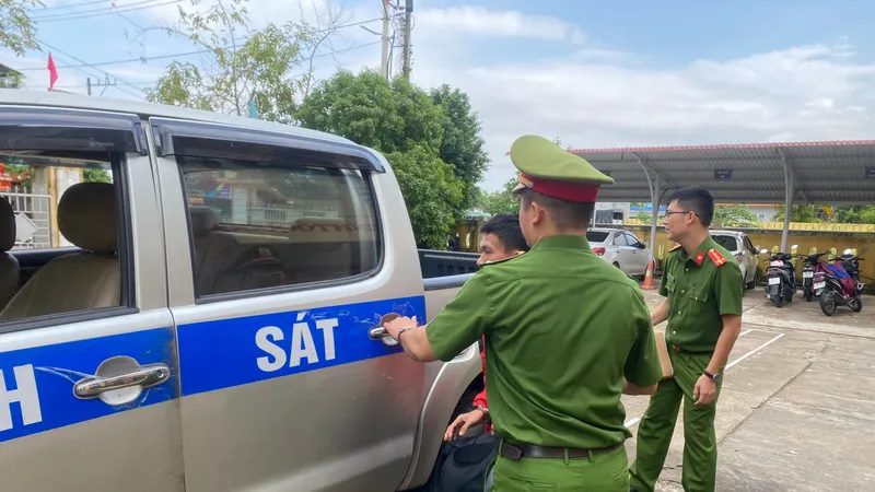 Công an bắt tạm giam Trí
