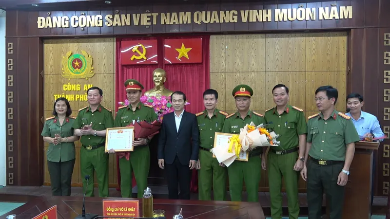 Trao thưởng các lực lượng bắt giữ 2.300 viên ma túy tại Huế