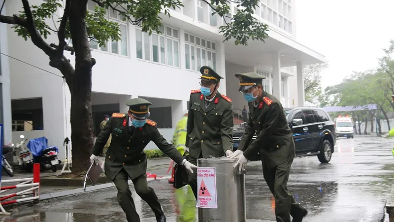 Diễn tập ứng phó sự cố rò rỉ phóng xạ tại Bệnh viện Đại học Y Dược Huế
