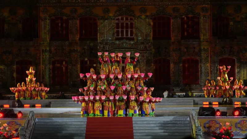Múa cung đình Huế tại chương trình nghệ thuật khai mạc Tuần lễ Festival Nghệ thuật quốc tế Huế 2024