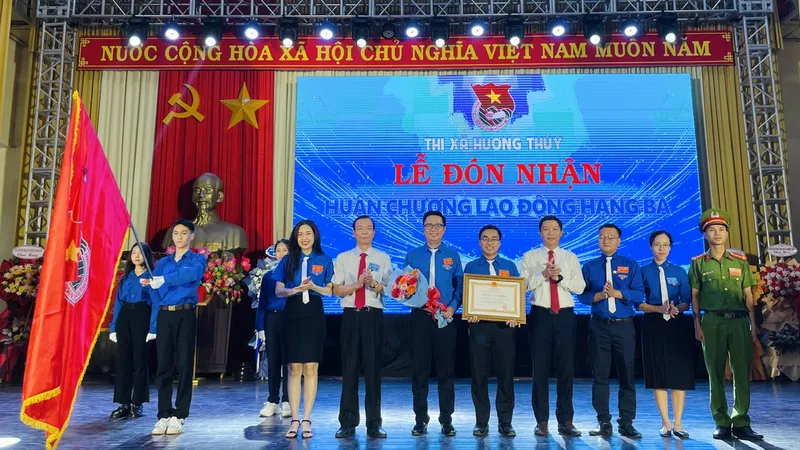 Thị Đoàn Hương Thủy long trọng tổ chức lễ đón nhận Huân chương Lao động hạng Ba do Chủ tịch nước trao tặng