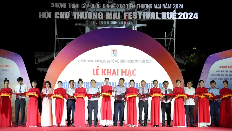 Khai mạc Hội chợ thương mại Festival Huế 2024