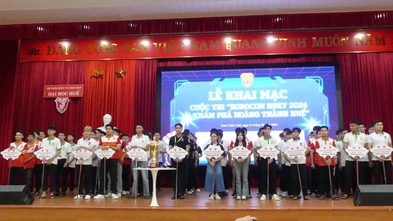 Khai mạc chung kết cuộc thi Robocon Huet - 2024