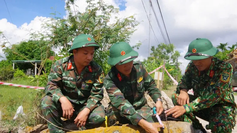 Thi công cột điện, phát hiện quả bom nặng 113kg