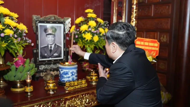 Chủ tịch Quốc hội Trần Thanh Mẫn thăm và tặng quà ở Thừa Thiên Huế