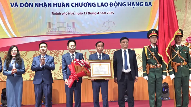 Trường Đại học Luật - Đại học Huế tổ chức lễ kỷ niệm 68 năm hình thành và phát triển - 10 năm thành lập trường và đón nhận Huân chương Lao động hạng Ba