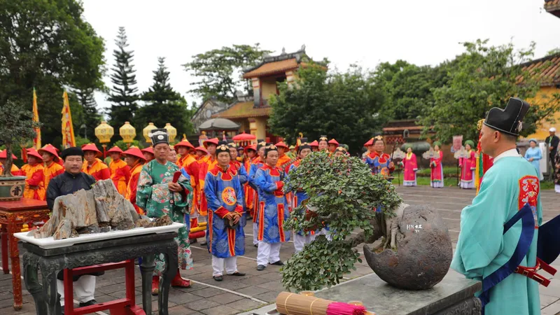 Ấn tượng nghi thức cung tiến phong lan, cây kiểng tại Hoàng thành Huế