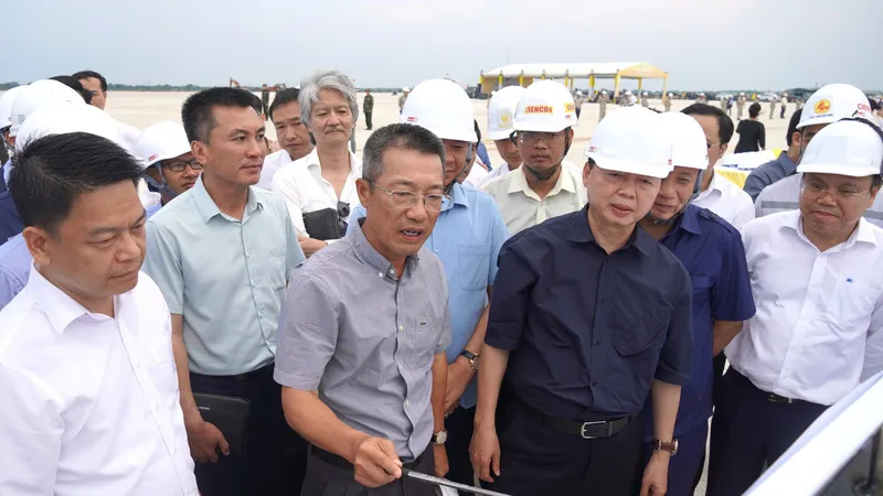 Phó Thủ tướng Trần Hồng Hà kiểm tra công tác thi công Cảng hàng không Quảng Trị 