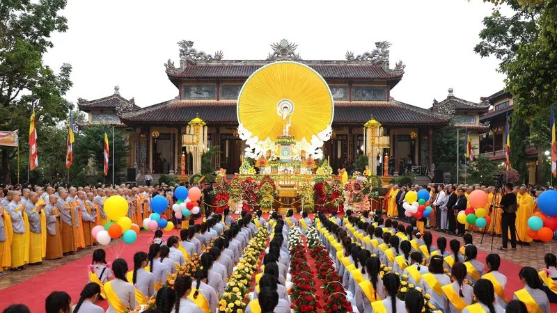 Trang nghiêm Đại lễ Phật đản ở Tổ đình Từ Đàm