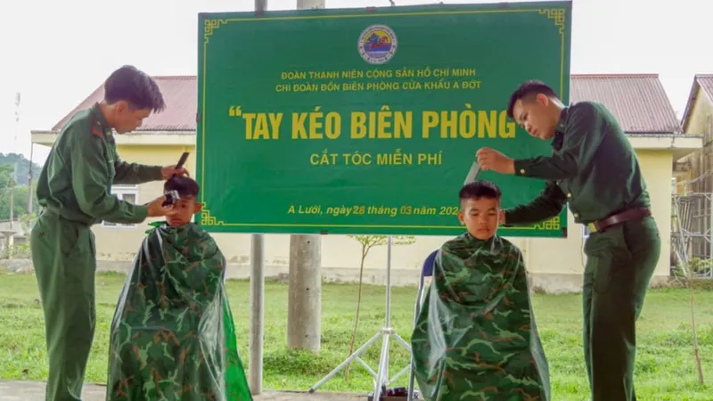 Tay kéo biên phòng