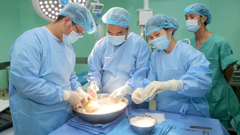 Bệnh viện Trung ương Huế ghép tim xuyên Việt lần thứ 17 thành công cho bệnh nhân 34 tuổi