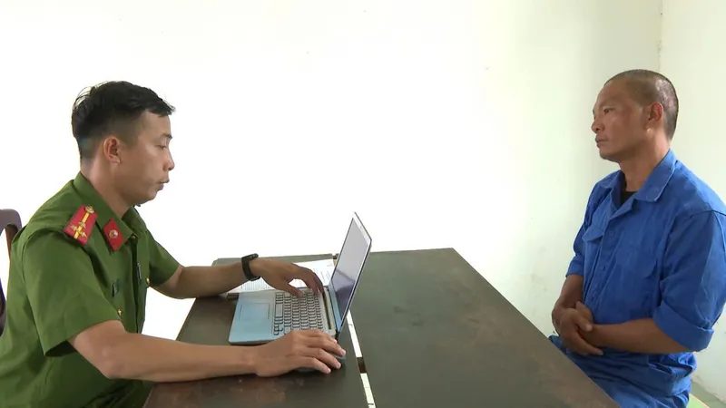 Công an lấy lời khai từ đối tượng Hồ Văn Phương Tâm