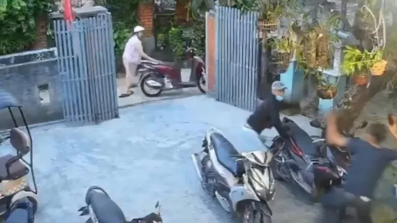 1 thanh niên tử vong do bị 2 đối tượng dùng dao và súng tấn công 