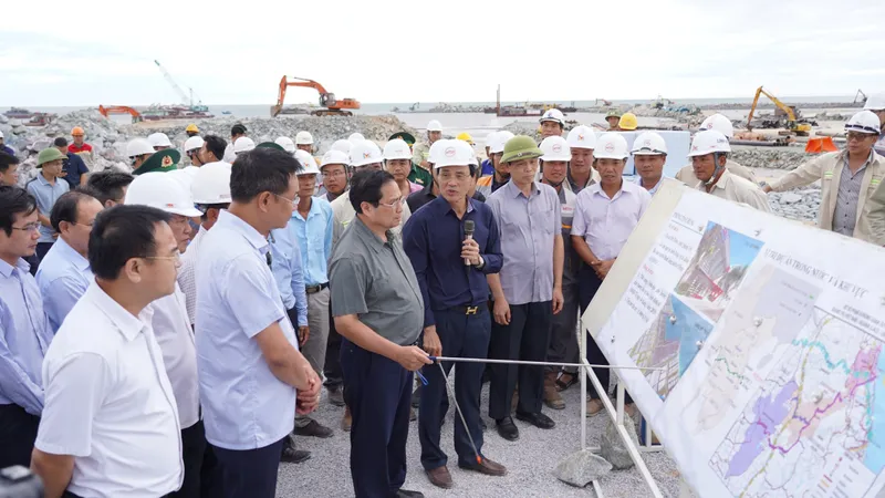 Kiểm tra tiến độ thi công Dự án cảng Mỹ Thủy, Thủ tướng yêu cầu tập trung triển khai nhanh dự án