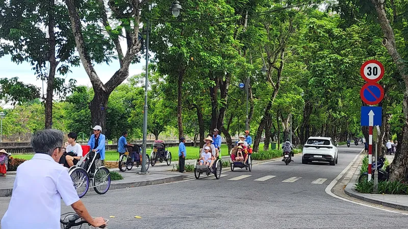 Biển hạn chế tốc độ tối đa 30km/h ở Huế gây nhiều bất tiện