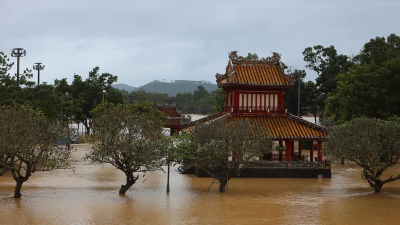Nhiều di tích ở Huế bị ngập sâu trong lũ sông Hương