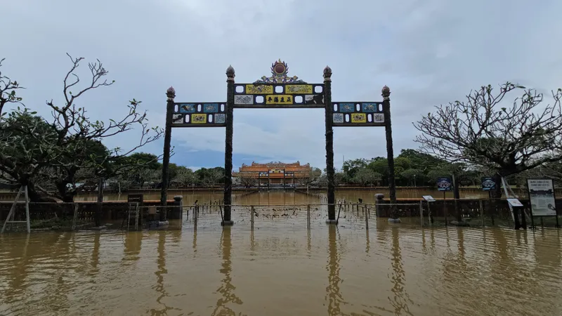 Khu vực trước điện Thái Hòa, chiều 30-10