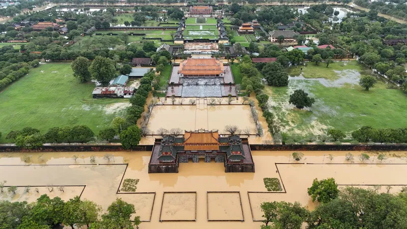 Lũ dữ lại bủa vây các di tích tại Đại nội Huế