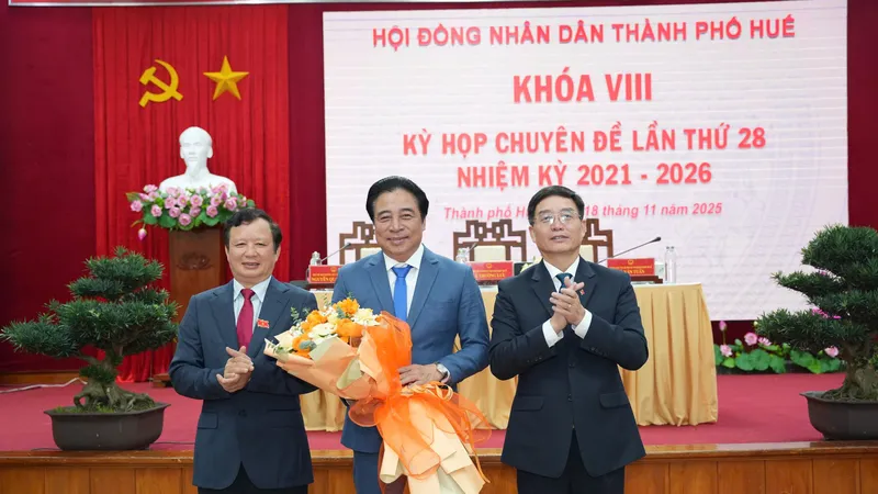 Đồng chí Nguyễn Khắc Toàn được bầu giữ chức Chủ tịch UBND TP Huế