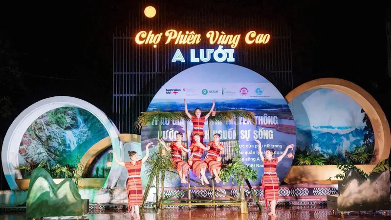 Phiên chợ vùng cao A Lưới góp phần thu hút du khách