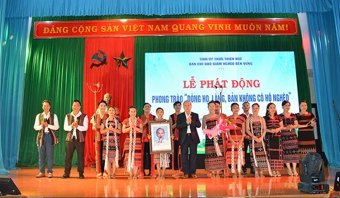 Lễ phát động phong trào “Dòng họ, làng, bản không có hộ nghèo” ở huyện A Lưới cũ 