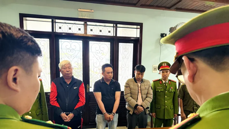 Khởi tố, bắt tạm giam 3 bị can