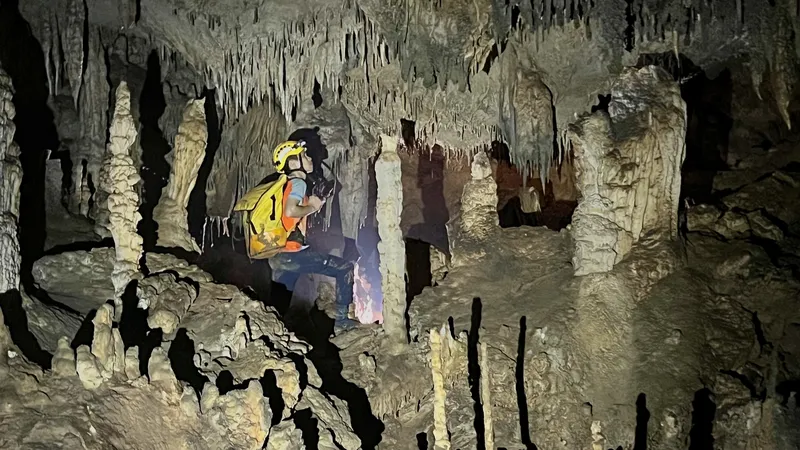 Hang Thiên Cung dài 4.206m vừa được phát hiện trong VQG Phong Nha - Kẻ Bàng