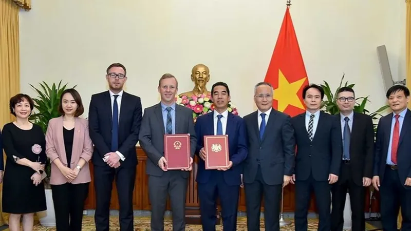 Lễ trao đổi công hàm Hiệp định thương mại tự do giữa Việt Nam và Vương quốc Anh diễn ra ngày 26-3, tại trụ sở Bộ Ngoại giao Việt Nam. Ảnh: Bộ Ngoại giao