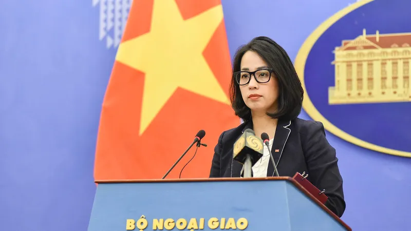 Yêu cầu Philippines xử lý nghiêm vụ người biểu tình xé quốc kỳ Việt Nam
