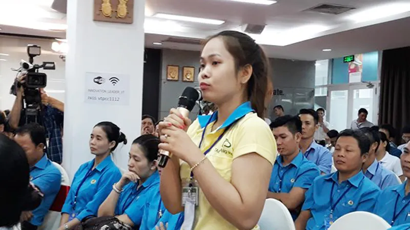 Công nhân KCN Biên Hòa 2 phát biểu trong buổi đối thoại với Thủ tướng Chính phủ ngày 28- 10-2017