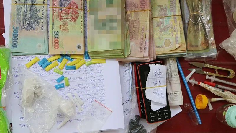 Bắt quả tang một phụ nữ bán ma túy