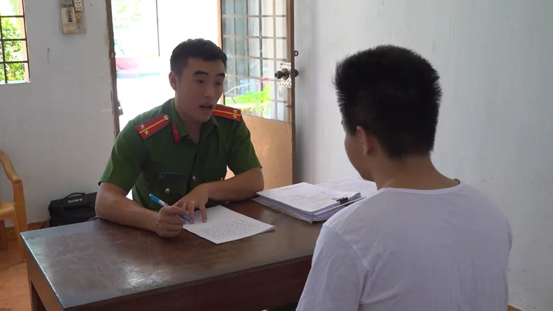 Công an lấy lời khai đối tượng Vũ Quốc Thành