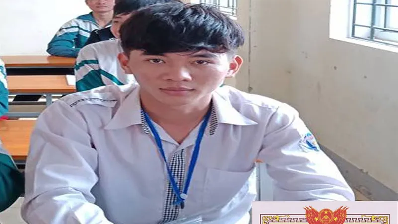 Đi cắt cỏ nhặt được 30 triệu đồng, học sinh tìm người trả lại