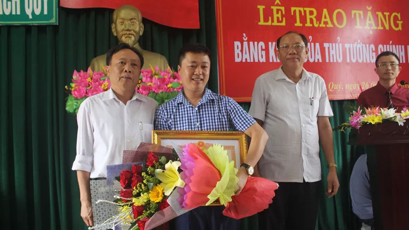 Trao bằng khen của Thủ tướng Chính phủ cho người dũng cảm cứu người 