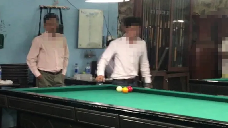 Đánh bi da trong giờ hành chính, 2 cán bộ bị kỷ luật (Ảnh minh họa)