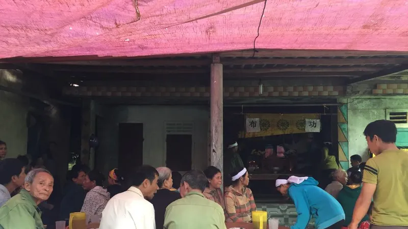 Gia đình và chính quyền địa phương tổ chức đám tang cho chị Ch. và cháu Ph.