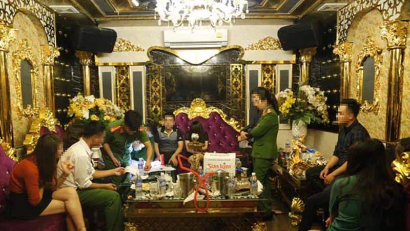 Lực lượng Công an khám xét tại hiện trường