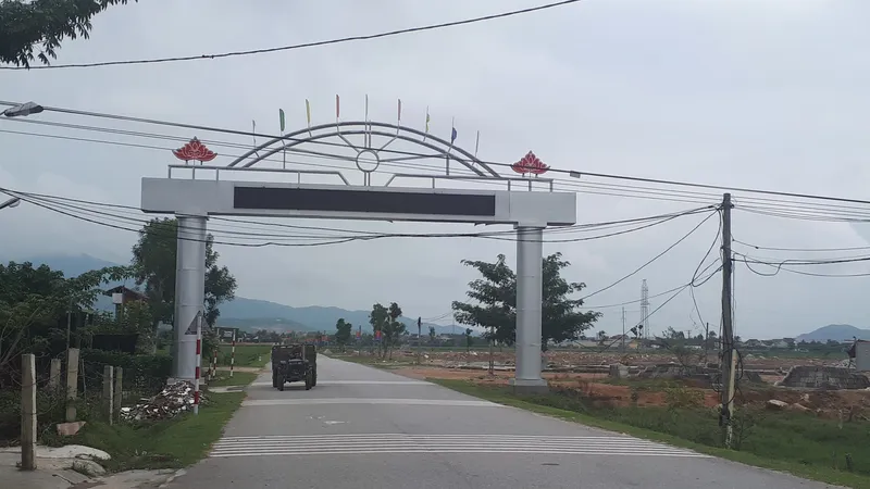 Đường về xã Thiên Lộc (huyện Can Lộc), địa phương có nhiều người dân đi xuất khẩu lao động nước ngoài ở tỉnh Hà Tĩnh