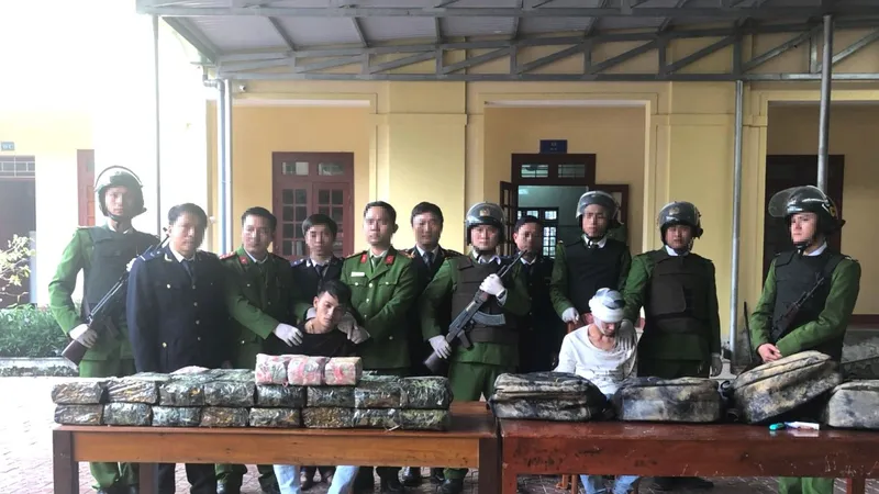 Đối tượng bị bắt giữ cùng tang vật