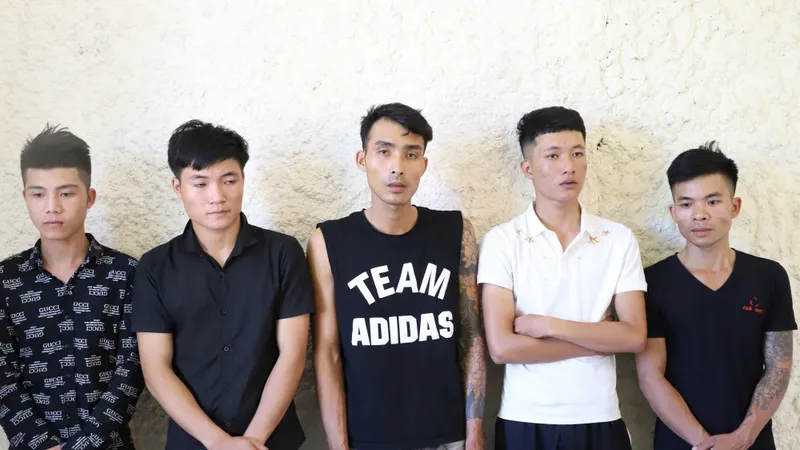 Các đối tượng tại cơ quan công an. Ảnh Công an Hà Tĩnh cung cấp