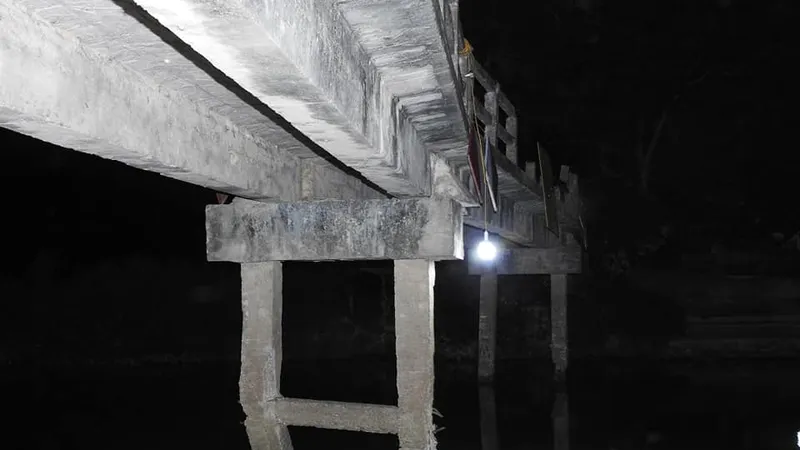 Trụ cầu bị gãy, xiêu vẹo đe dọa nguy cơ đổ sập