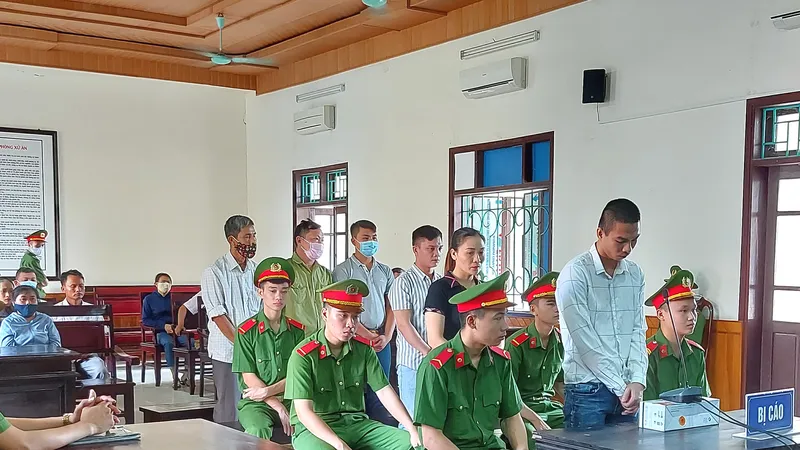 Các bị cáo tại phiên tòa sáng ngày 14-9-2020